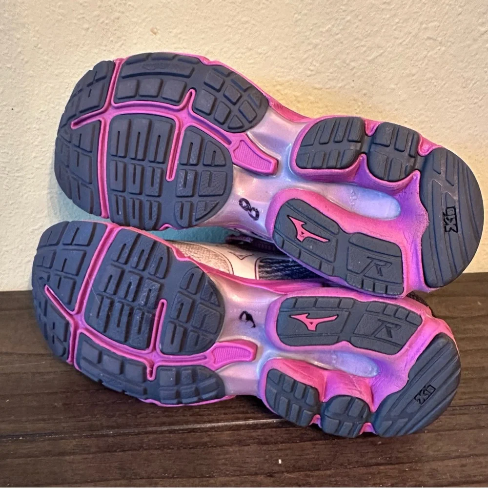 Mizuno Sneakers - Picture 7 of 9